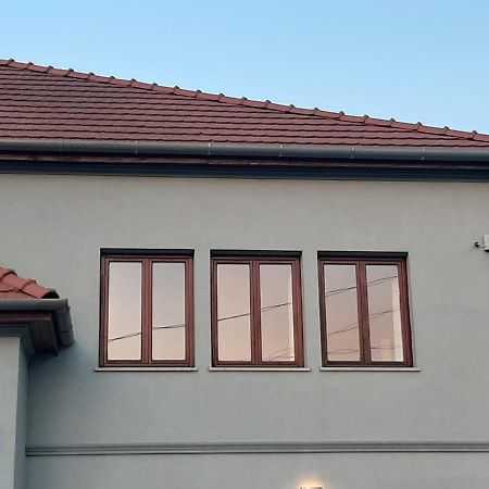 Megyeri Apartman Pócsmegyer Eksteriør bilde
