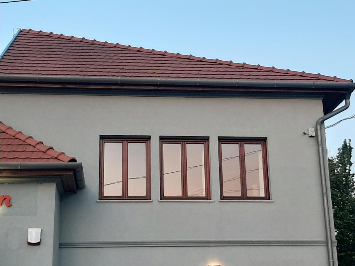Megyeri Apartman Pócsmegyer Eksteriør bilde